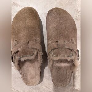 Women’s Birkenstock Boston Sherling clogs
Size 39